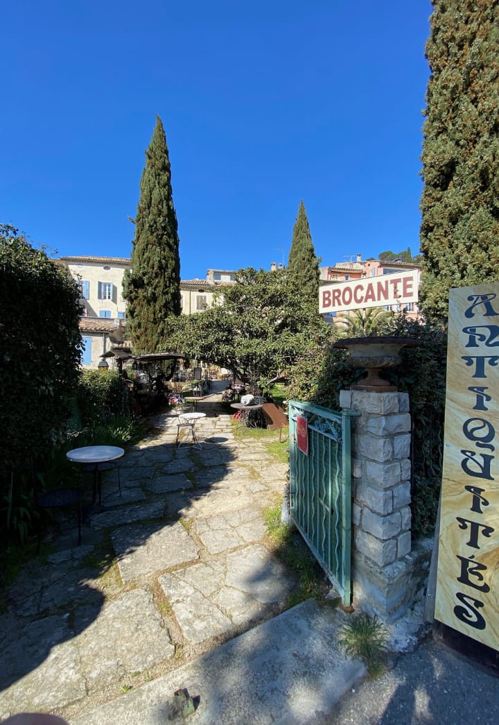 Votre antiquaire à Nyons dans la Drôme (26) - La Galerie du Pontias